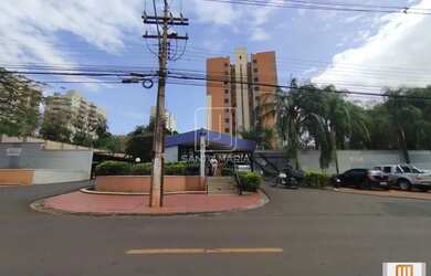 Imagem: O apartamento possui 3 Dormitórios, 1 Banheiro, 2 Vagas na