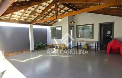 Imagem: A casa possui 2 Dormitórios, 1 Banheiro, 3 Vagas na garagem