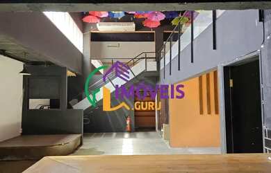 Imagem: O depósito possui 2 Vagas na garagem, 240m² de Área e está