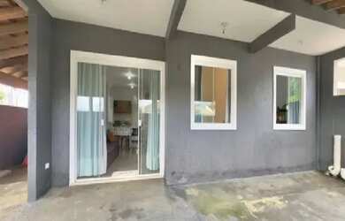 Imagem: A casa possui 3 Dormitórios, 2 Banheiros, 2 Vagas na garagem