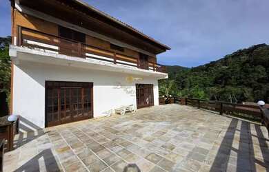 Imagem: A casa em condomínio possui 4 Dormitórios, 4 Banheiros, 5