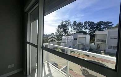 Imagem: A casa possui 2 Dormitórios, 2 Banheiros, 2 Vagas na garagem