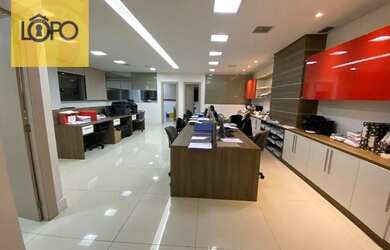 Imagem: O depósito possui 4 Vagas na garagem, 115m² de Área e está