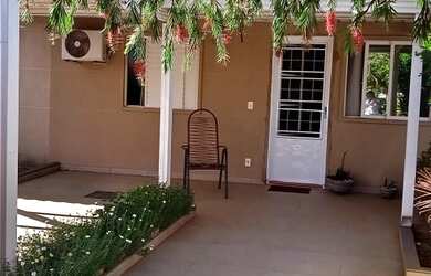 Imagem: A casa em condomínio possui 2 Dormitórios, 1 Banheiro, 60m²