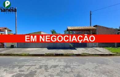 Imagem: A casa possui 3 Dormitórios, 2 Banheiros, 4 Vagas na garagem