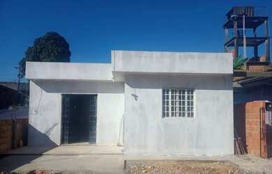 Imagem: A casa possui 2 Dormitórios, 1 Banheiro, 1 Vaga na garagem