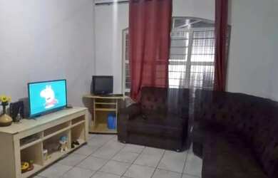 Imagem: A casa possui 2 Dormitórios, 1 Banheiro, 1 Vaga na garagem