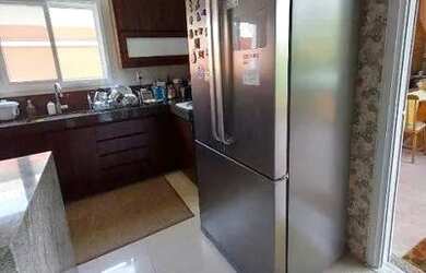 Imagem: A casa possui 3 Dormitórios, 2 Banheiros, 2 Vagas na garagem