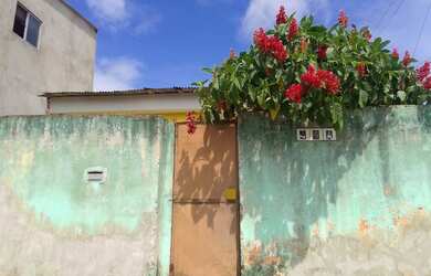 Imagem: A casa possui 2 Dormitórios e 1 Banheiro e está localizado
