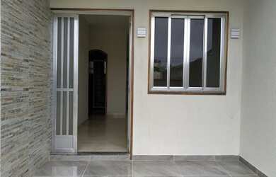 Imagem: A casa possui 2 Dormitórios, 1 Banheiro, 2 Vagas na garagem