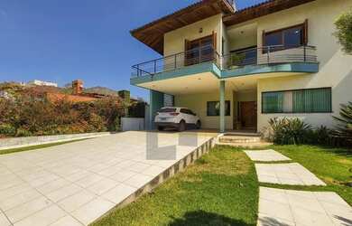 Imagem: A casa em condomínio possui 4 Dormitórios, 5 Banheiros, 5