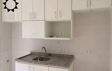 Imagem: O apartamento possui 2 Dormitórios, 1 Banheiro, 1 Vaga na garagem