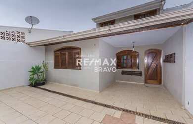 Imagem: A casa em condomínio possui 5 Dormitórios, 3 Banheiros, 3