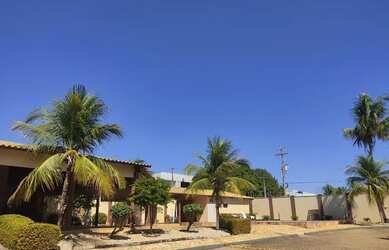 Imagem: A casa em condomínio à venda possui 4 Dormitórios, 4 Banheiros