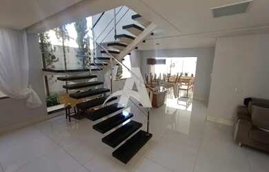 Imagem: A casa possui 3 Dormitórios, 5 Banheiros, 1 Vaga na garagem