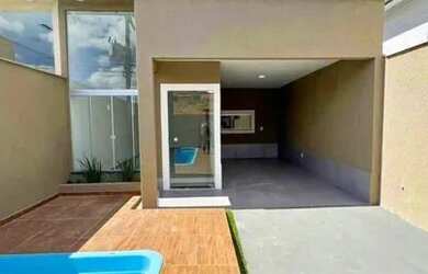 Imagem: A casa possui 3 Dormitórios, 2 Banheiros, 3 Vagas na garagem