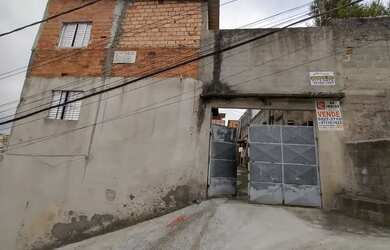 Imagem: A casa possui 4 Dormitórios, 3 Banheiros, 2 Vagas na garagem