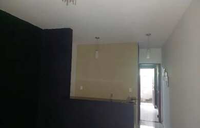 Imagem: A casa possui 1 Dormitório, 1 Banheiro, 1 Vaga na garagem e