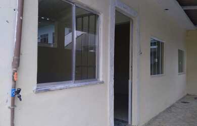 Imagem: A casa possui 1 Dormitório, 1 Banheiro, 2 Vagas na garagem