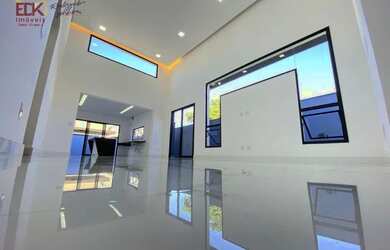 Imagem: A casa possui 3 Dormitórios, 3 Banheiros, 2 Vagas na garagem