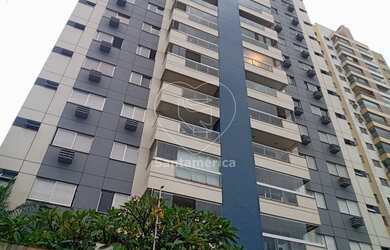 Imagem: O apartamento possui 3 Dormitórios, 1 Banheiro, 2 Vagas na