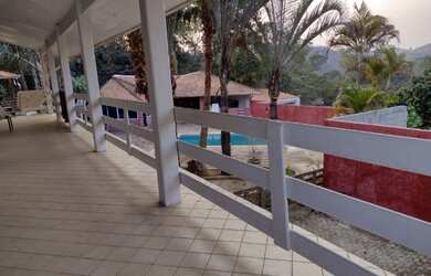 Imagem: A casa em condomínio possui 4 Dormitórios, 4 Banheiros, 5