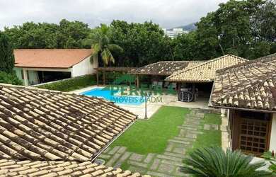 Imagem: A casa em condomínio possui 4 Dormitórios, 5 Banheiros, 3