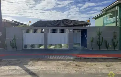 Imagem: A casa possui 3 Dormitórios, 4 Banheiros, 4 Vagas na garagem