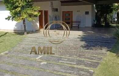 Imagem: A casa possui 4 Dormitórios, 5 Banheiros, 600m² de Área e