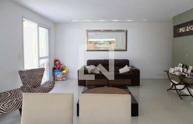 Imagem: A casa em condomínio possui 4 Dormitórios, 3 Banheiros, 2