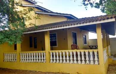 Imagem: A casa em condomínio possui 3 Dormitórios, 3 Banheiros, 2