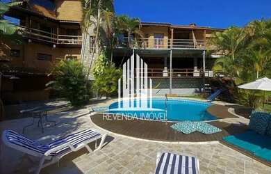 Imagem: A casa possui 4 Dormitórios, 5 Banheiros, 5 Vagas na garagem