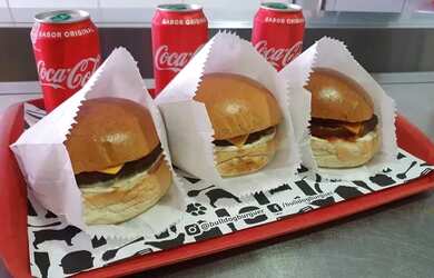 Imagem 2: Hamburgueria montada. 50m² de Área