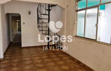 Imagem: A casa possui 2 Dormitórios, 5 Banheiros, 2 Vagas na garagem