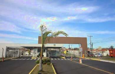 Imagem: A casa em condomínio possui 2 Dormitórios, 1 Banheiro, 2 Vagas