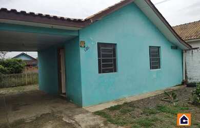 Imagem: A casa possui 2 Dormitórios, 1 Banheiro, 1 Vaga na garagem