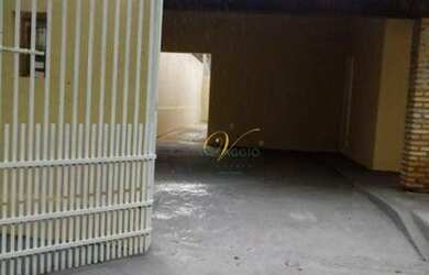 Imagem: A casa possui 2 Dormitórios, 2 Banheiros, 2 Vagas na garagem