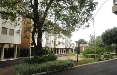 Imagem: O apartamento possui 3 Dormitórios, 1 Banheiro, 2 Vagas na