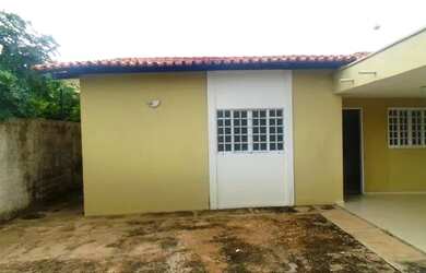 Imagem: A casa possui 3 Dormitórios, 1 Banheiro, 200m² de Área e