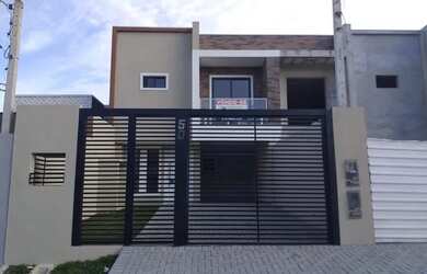 Imagem: A casa possui 3 Dormitórios, 2 Banheiros, 2 Vagas na garagem