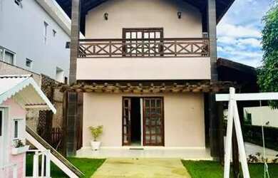 Imagem: A casa em condomínio possui 4 Dormitórios, 4 Banheiros, 2