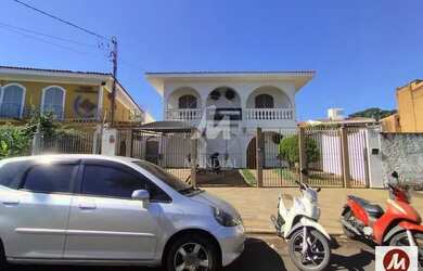 Imagem: O depósito possui 4 Vagas na garagem e 490m² de Área e está