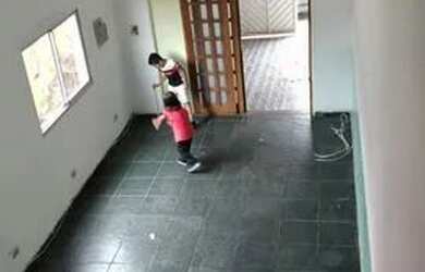 Imagem: A casa possui 5 Dormitórios, 5 Banheiros, 1 Vaga na garagem