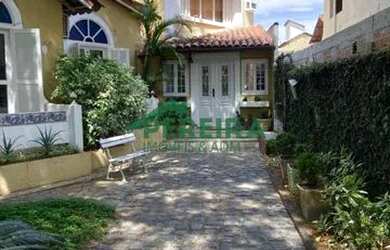 Imagem: A casa em condomínio possui 5 Dormitórios, 5 Banheiros, 5