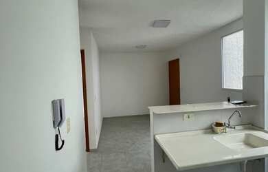 Imagem: O apartamento possui 2 Dormitórios, 1 Banheiro, 1 Vaga na garagem