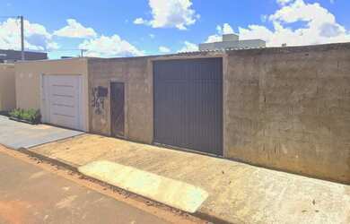 Imagem: O terreno possui 300m² de Área e Imóvel novo e está localizado