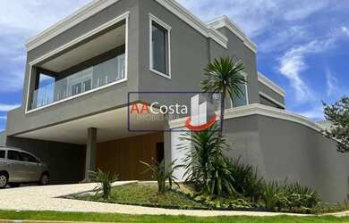 Imagem: A casa possui 3 Dormitórios, 4 Banheiros, 5 Vagas na garagem