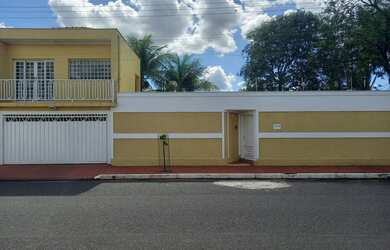 Imagem 1: Vendo linda residência para familia. Direto com proprietário.Aceita...