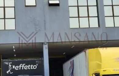 Imagem: O depósito possui 5 Vagas na garagem, 2.370m² de Área e