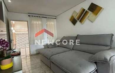 Imagem: A casa possui 2 Dormitórios, 2 Banheiros, 2 Vagas na garagem